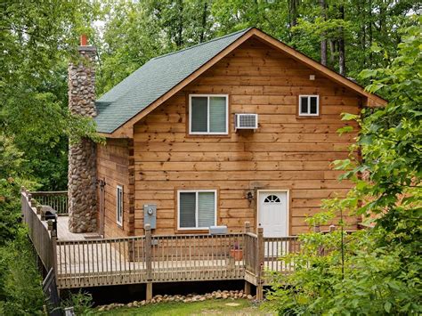 Looking for a place to stay in sevierville with your pet? Log Cabin in Smoky Mountain, Pet Friendly and free Wifi ...