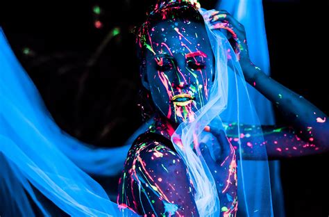 Midnight Glo Uv Neon Face And Body Paint Glow Kit 7 Bottles 2 Oz Each Black Light Reactive