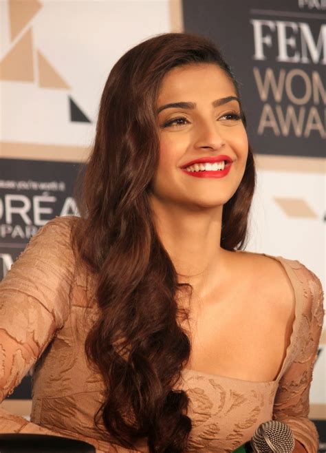 High Quality Bollywood Celebrity Pictures Sonam Kapoor Looks