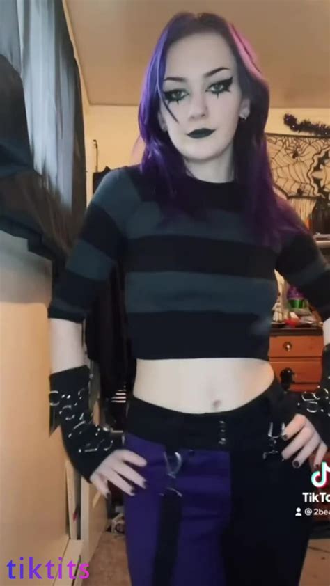 Goth Girl Arranged A Fitting Of Things Before Showing Her Hairy Pussy