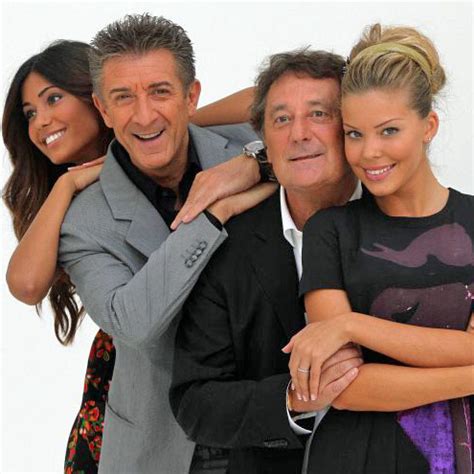In october 1978 he starts off his. Striscia la notizia, alle 20.40 su Canale 5 con Ezio ...