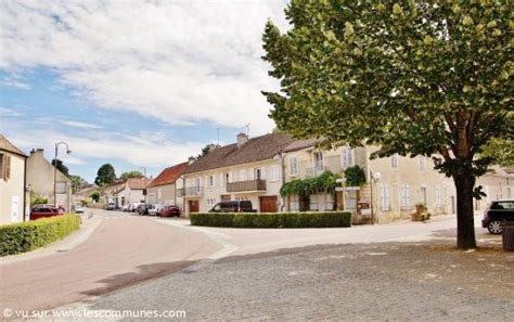 La ville, comptant 134 633 habitants en 2011. Commune BLIGNY LES BEAUNE - Mairie et Office de tourisme -IT-