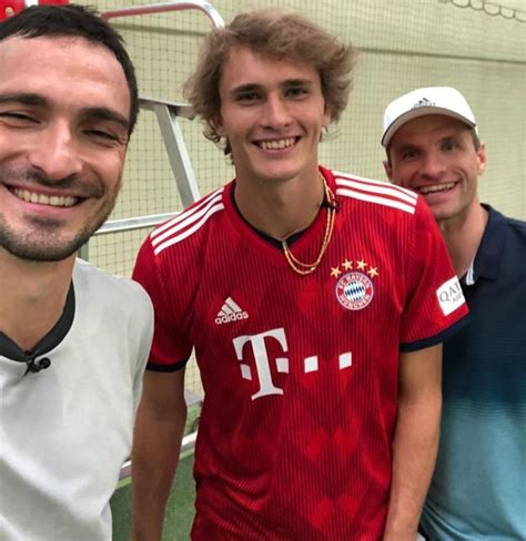 Zverev is potentially just one game away from crashing out of wimbledon in the first round! FCBayern😍 | Tennis champion, Alexander zverev, Tennis players