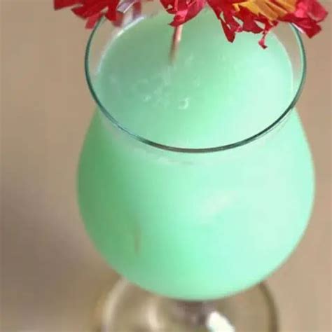 Hpnotiq Breeze Tropical Cocktail Recipe Mix That Drink
