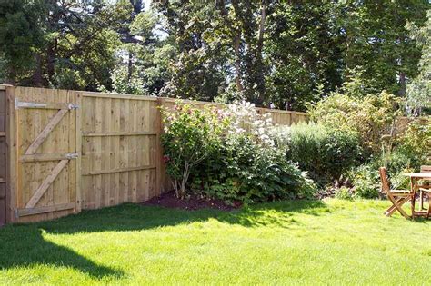 From landscape timbers to paver stones, we've got great garden border here's a great idea if you don't like the look (or expense) of edging: Garden Border Fencing Ideas - Garden Fence Design - Hornby ...