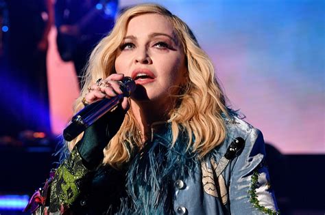 Madonna wants to keep 'embarrassing' photos sealed in auction case ...