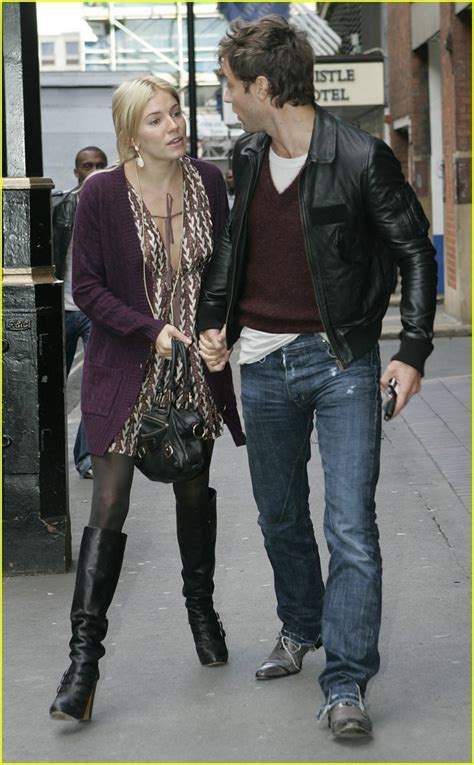 Sienna Miller And Jude Law Celebrity Couples Photo 1608907 Fanpop