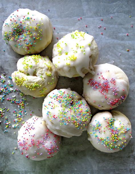 Italian christmas cookies are a soft ball shaped cookie, baked then glazed with an almond flavored glaze and sprinkled with festive colored sprinkles. Italian Easter Cookies (Taralli Dolce Di Pasqua) - The Monday Box