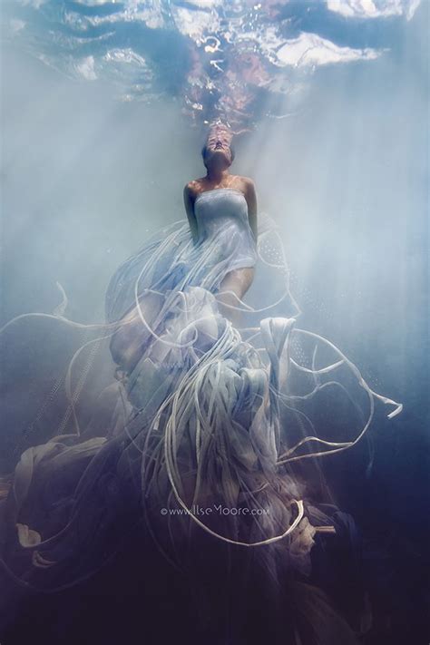 Underwater Maternity And Fine Art By Ilse Moore Modelmommy Vanessa Mua
