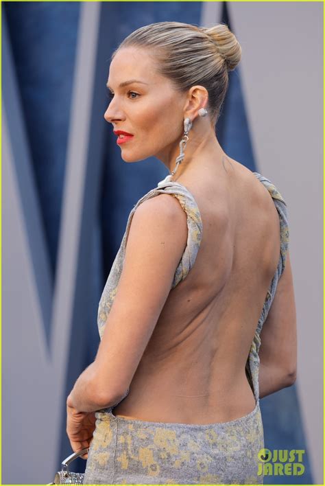 Sienna Miller Wears Backless Dress To Vanity Fair Oscar Party 2023
