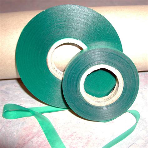 I know it sounds simple but there are a few tricks to applying the teflon tape. Miracle Garden Tie
