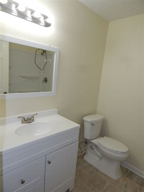 Sherwin williams accessible beige is a beautiful paint color! walls: sherwin williams creme sw7556 | Upstairs bathrooms ...