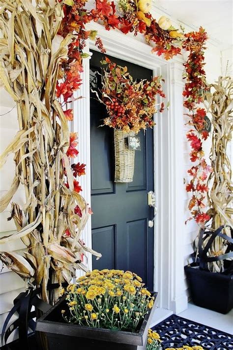 Get Into The Seasonal Spirit 15 Fall Front Door Décor Ideas