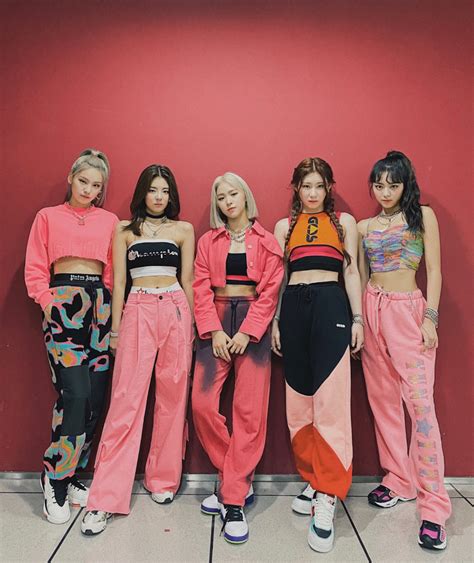 Itzy On Twitter Itzy Kpop Outfits Stage Outfits