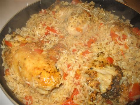 Add the onion and blend until smooth, then add the culantro and cilantro and blend until smooth. Arroz con pollo | Mexican food recipes, Food, I love food