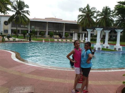 Our 203 rooms and suites offer. Swimming Pool - Picture of Holiday Inn Resort Goa ...