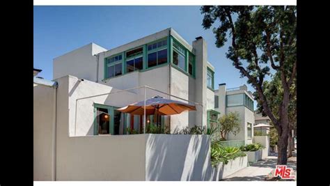 Home to celebrities, industry icons, and beachfront living, every day is remarkable in santa monica. Pin by Sheila G. on House Exterior | House exterior ...