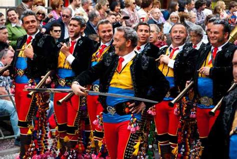 Moros Y Cristianos De Alcoy Tradiciones Y Fiestas De España