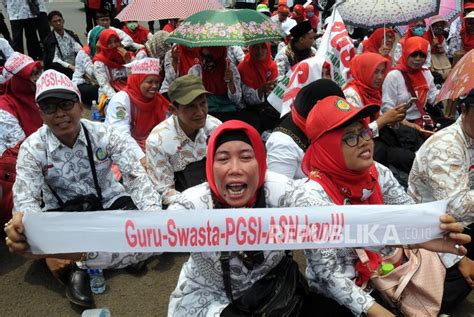 Dari 157.000 orang, setelah divalidasi. Setiap Tahun 110 Ribu Guru Honorer akan Diangkat ...