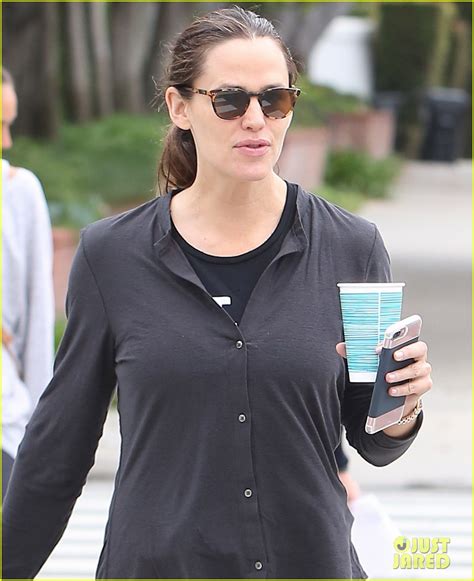 Jennifer Garner Gets Back To Mom Duty After Ben Affleck Moves Out