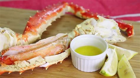 Add crab legs to pot of boiling water and reduce heat to medium. Cook Snow Crab Legs | Recipe | Cooking crab legs, Snow ...