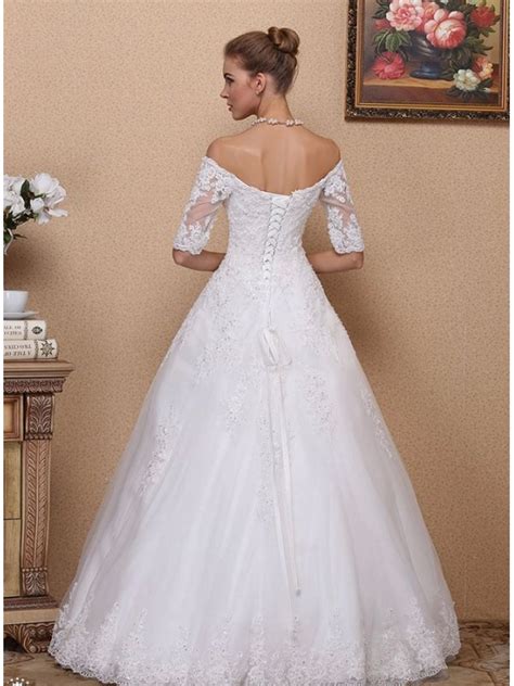 Ho prestato il mio vestito da sposa x una sfilata dedicata alle spose. Vestito da Sposa in pizzo con maniche e scollatura a ...