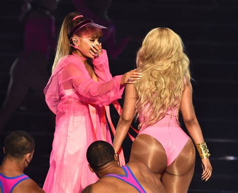 Ariana Grande And Nicki Minaj Give Us Squadgoals As The Perform Live Mtv Vmas Capital