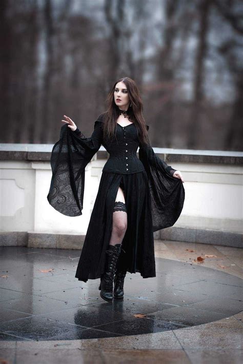 Pin De 𝕷𝖚𝖆𝖓 𝕾𝖙𝖔𝖐𝖊𝖘 Em Gothic Worlddark Beleza Gótica Vestido