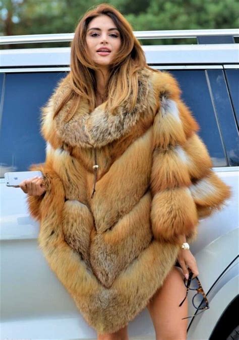 Luxury Genuine Women Full Pelt Real Vulpe Red Fox Fur Coat Cape Poncho