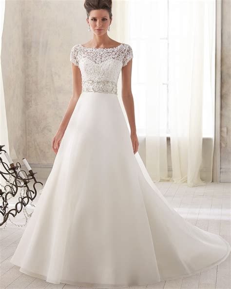 sexy short sleeve lace wedding dress 2016 new arrival scoop neck beaded a line wedding gown hot