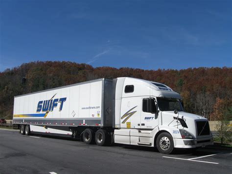 Swift Truck Swift 305374 With Trailer 110073 One Of Swift Flickr