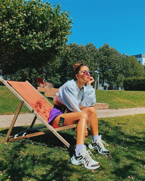 Instagram Gioserrano Sunbathing ☀️ Instagram Pose Sunbathing