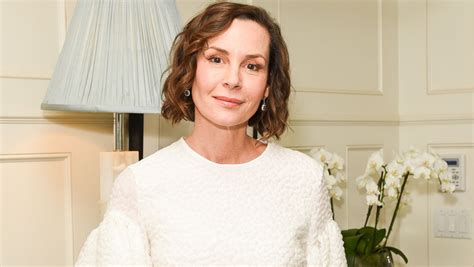 Embeth Davidtz Sloane Educates Of Her A List Friends On Breast