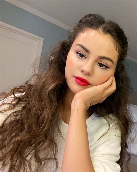 We Stan Selena Gomezs Signature Look With A Bold Red Lip In Her