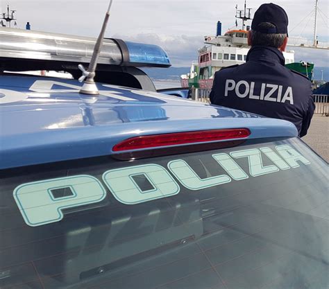 Messina Polizia Di Stato E La Capitaneria Di Porto Sequestrano Oltre