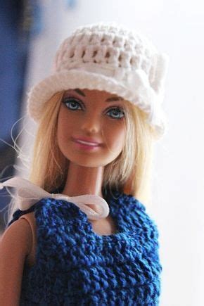Die karotten passen mit ihren blättern in chelseas hand und wecken. Kostenlose Häkelanleitung für Barbie Kleid und Hut ...