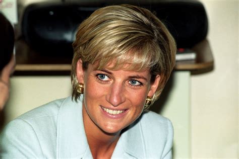 She epitomised feminine beauty and glamour. Princess Diana Refused to Wear This Iconic Designer After ...