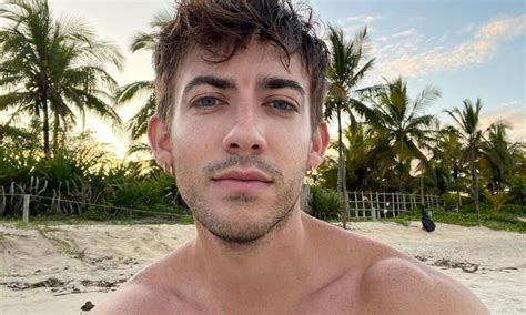 Kevin McHale Bares His Booty For Birthday Selfie On The Beach Gayety