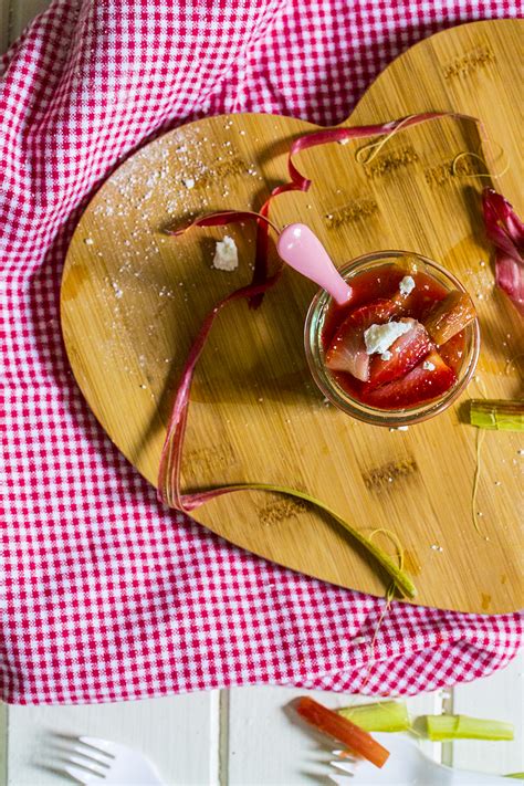 Baiser richtig backen gehen rezept, zutaten, anleitung auf wie kocht man. Erdbeer-Rhabarber-Dessert {mit Baiser} - Frau Zuckerstein.