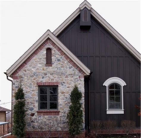 Pin by Linda Branca on Exterior in 2020 | Modern farmhouse exterior, Cottage exterior, Exterior ...