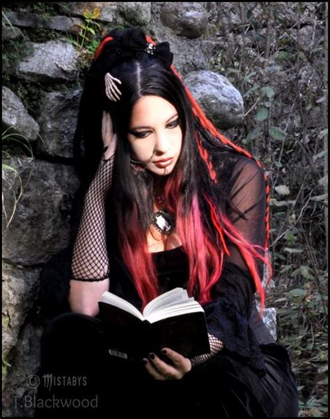 Portrait Of Goth Model Mistabys By T Blackwood Goticas Personas