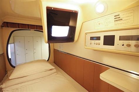 JAPANESE CULTURE/ANIME #12 CAPSULE HOTELS | Anime Amino