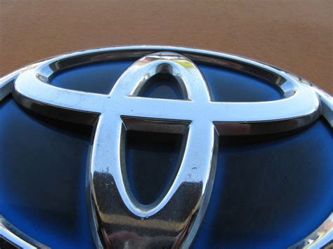 10 11 12 13 14 15 Toyota Prius Hybrid Front Emblem Logo Badge Symbol