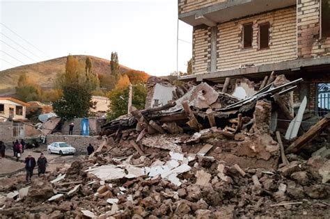 Deadly Magnitude 59 Earthquake Hits Northwestern Iran News Al Jazeera