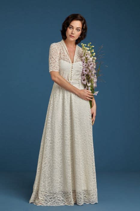 Wer einmal das hochzeitskleid von prinzessin diana live erleben wollte, hat nun die möglichkeit dazu. Emmy Wedding Dress Dentelle (mit Bildern) | Kleid hochzeit ...