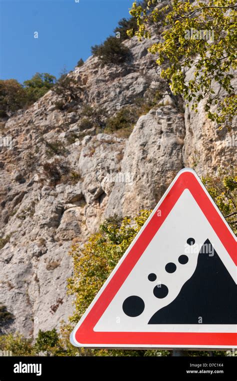 Road Sign Waring About Falling Stones Rocks Landslide Stock Photo Alamy