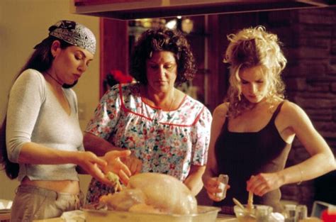 7 thanksgiving movies streaming now to get you in the mood for this dysfunctional holiday