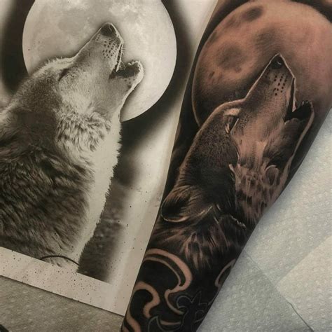 Wolf Howling At The Moon Traditional Tattoo