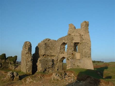 Pennard Castle Ruins © Andy Jenkins Cc By Sa20 Geograph Britain