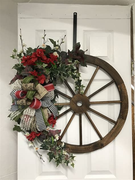 20 Wagon Wheel Wreath Ideas